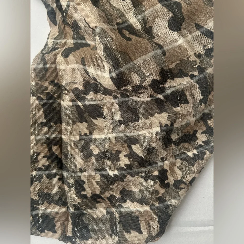 Jessica McClintock Women’s Camo Scarf